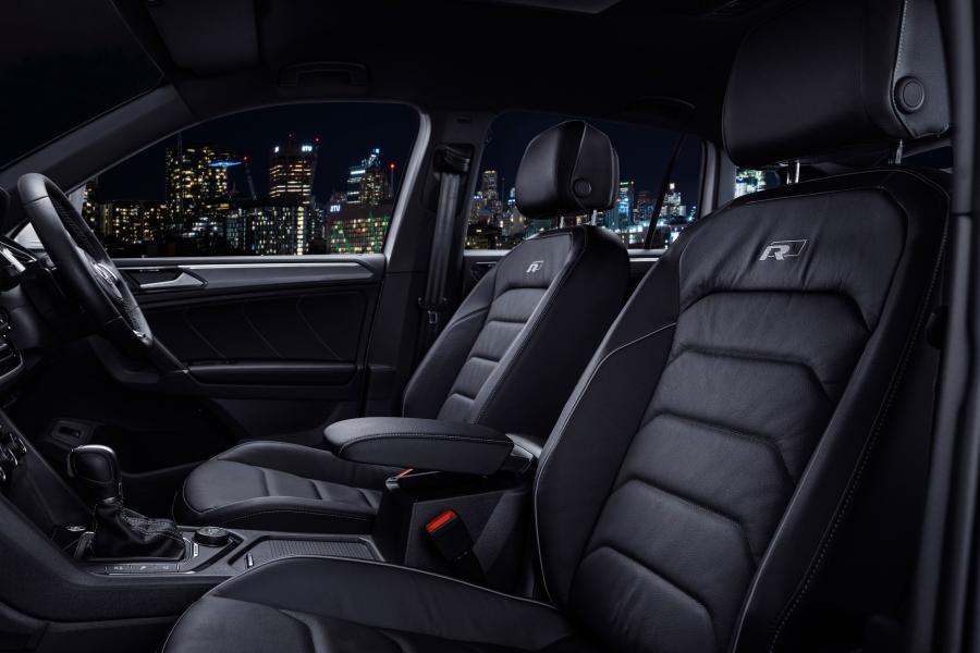 Интерьер Volkswagen Tiguan R-Line 2016 года  (AU) (фото 12 из 30)
